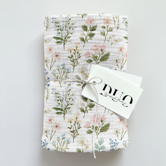 Delicate Wildflower Bunches Digital Seamless Pattern