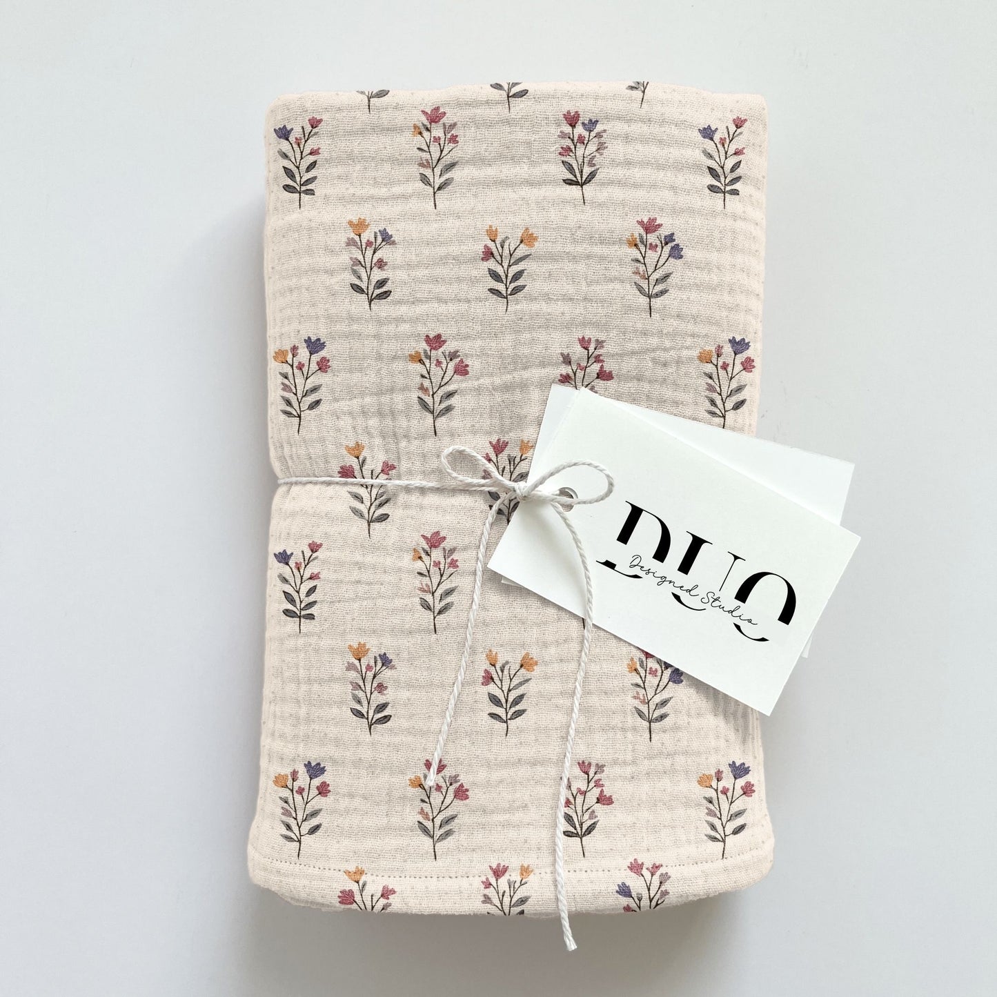 Neutral Flower Bunches Digital Seamless Pattern