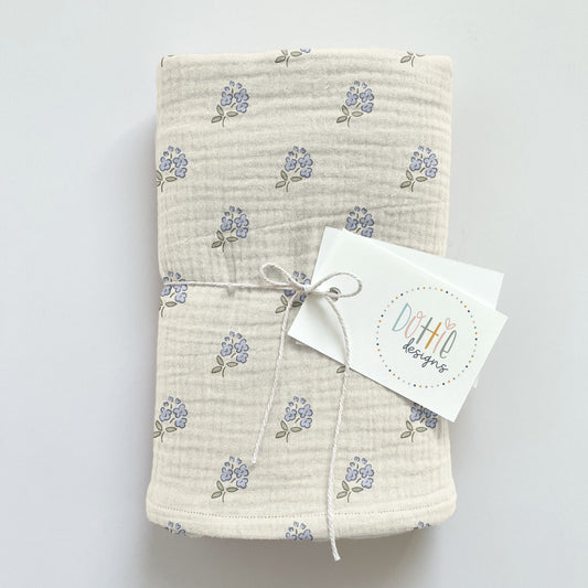 Simple Blue Bunches Cream