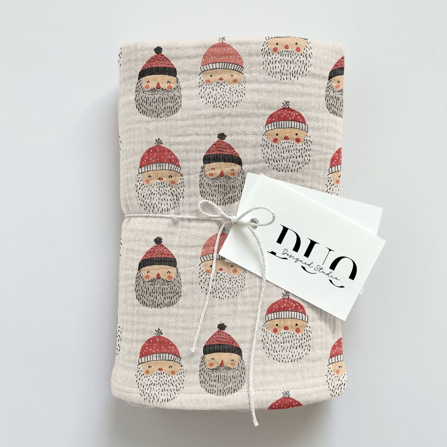 Simple Happy Santa Faces Digital Seamless Pattern