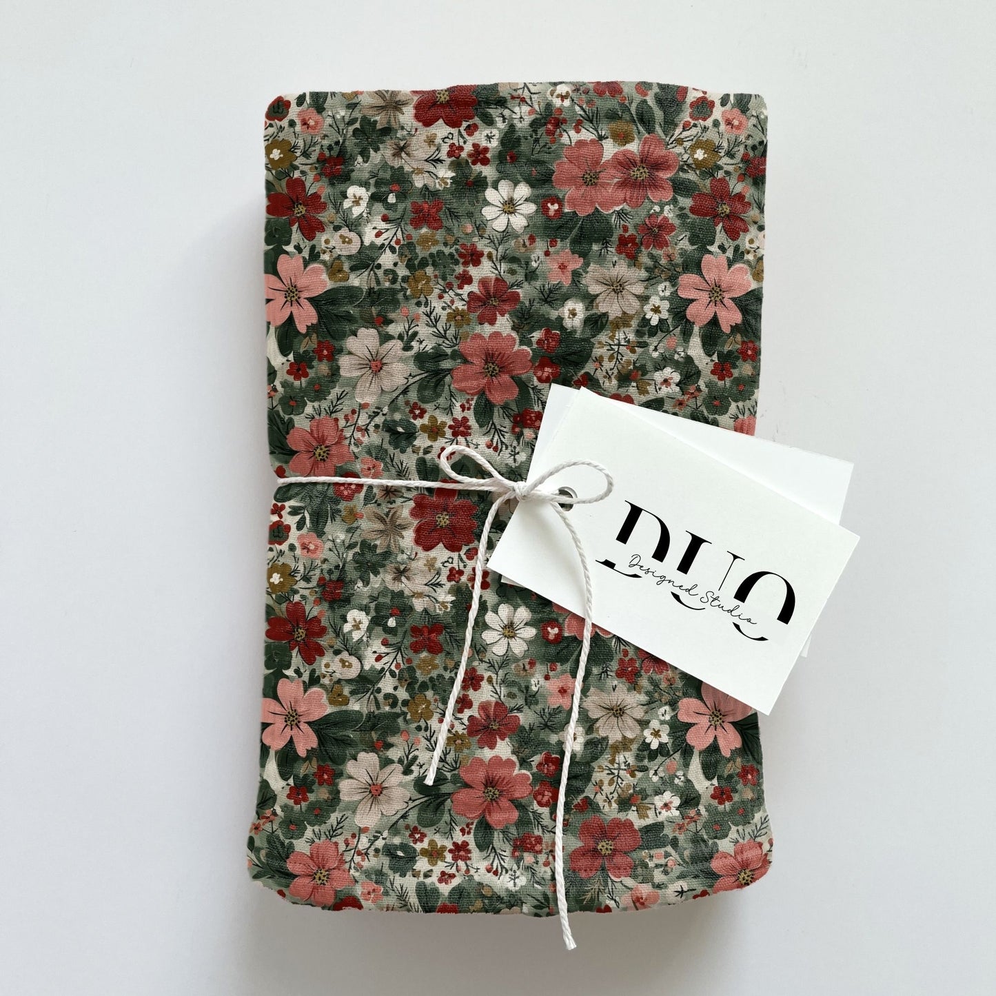 Traditional Christmas Ditsy Floral Digital Seamless Pattern
