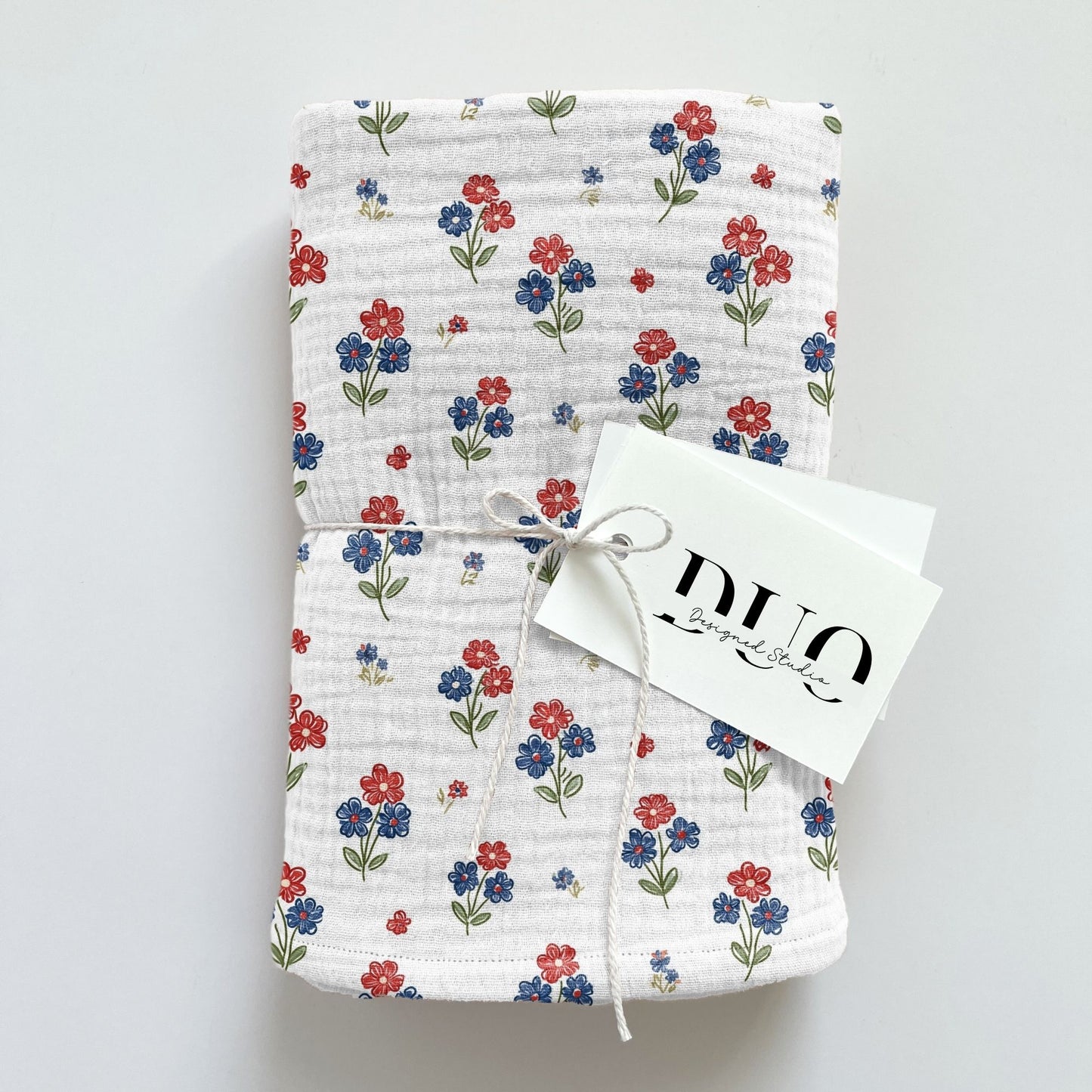 USA Flower Bunches on Red Digital Seamless Pattern