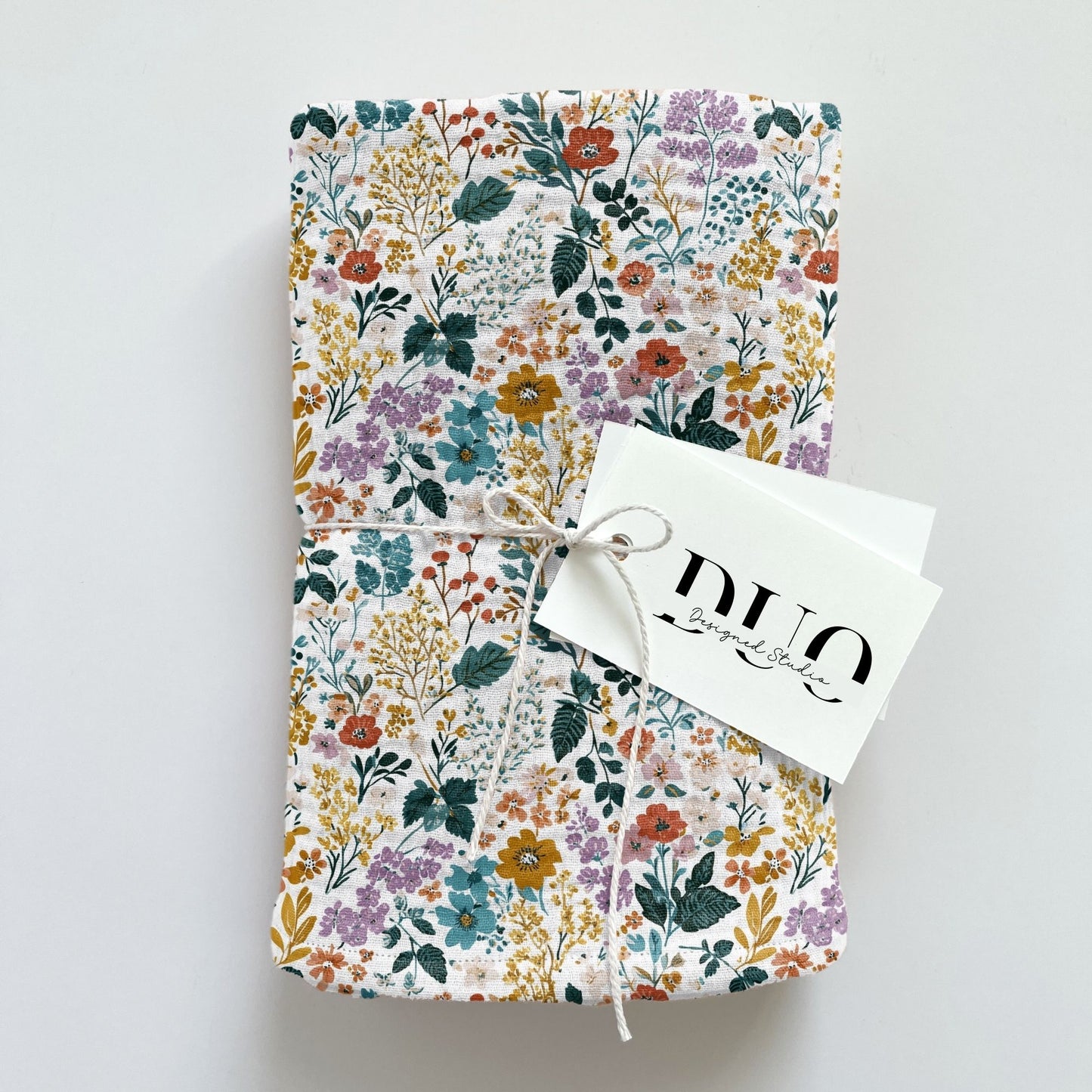Wren Floral Digital Seamless Pattern