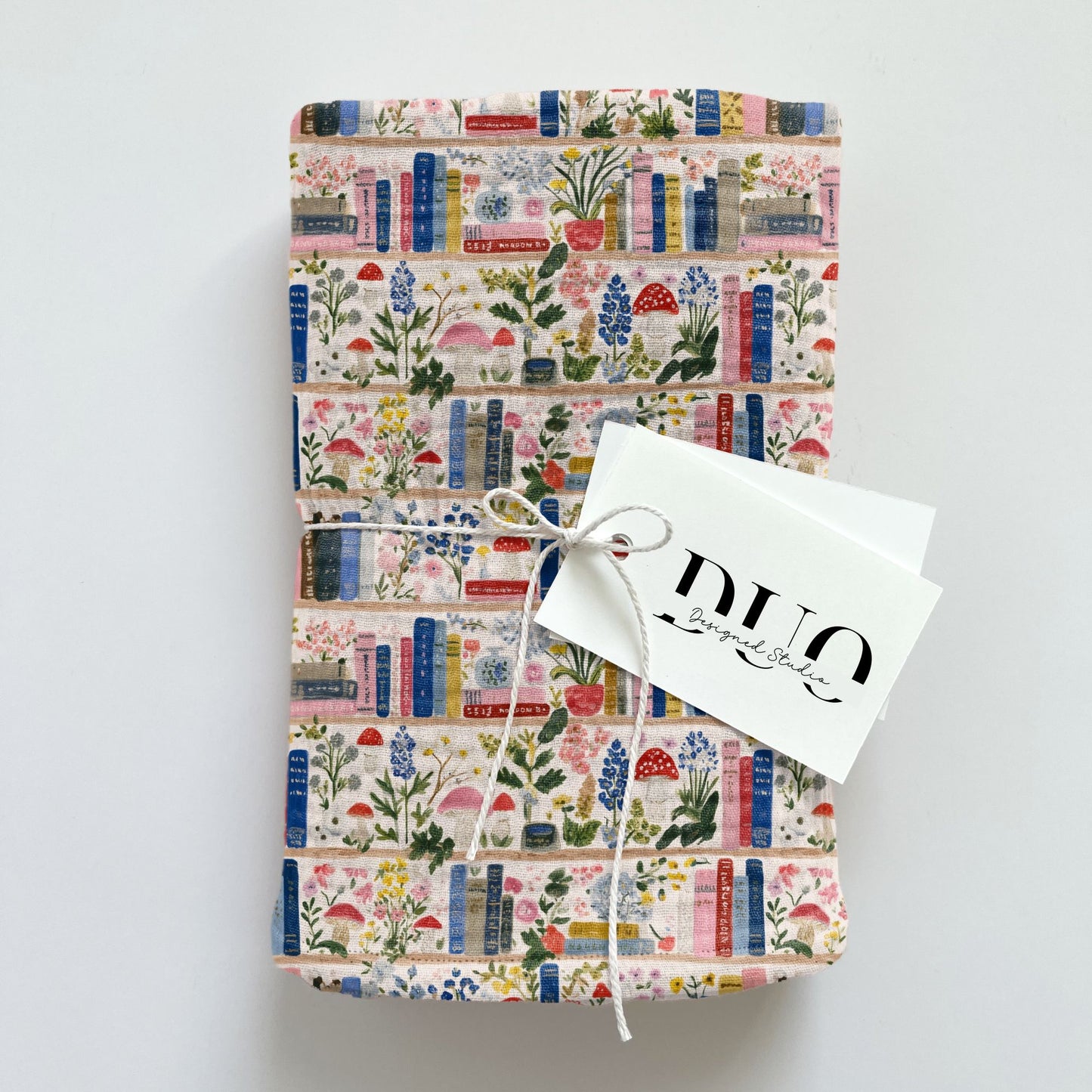 Autumn Floral Bookshelves Digital Seamless Pattern