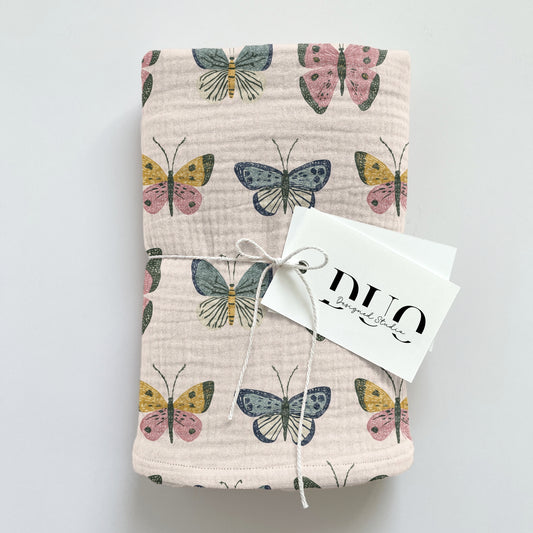 Beautiful Butterflies on Pink Digital Seamless Pattern