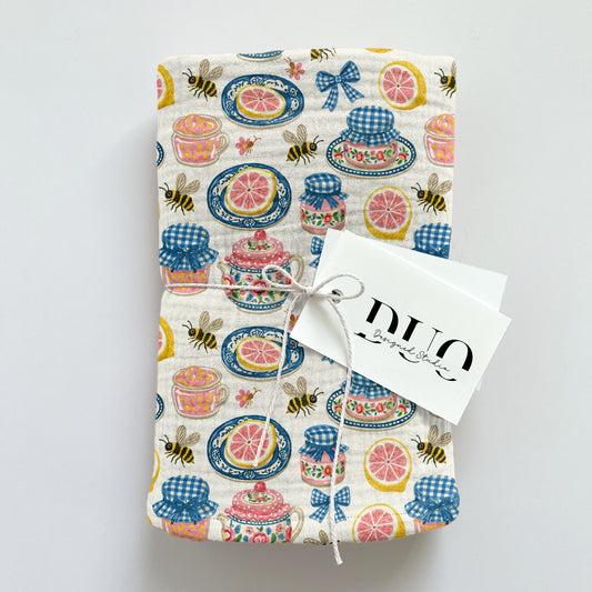 Bee Picnic Digital Seamless Pattern