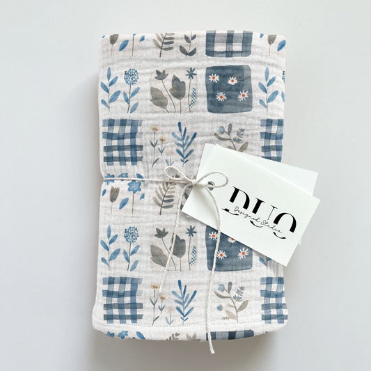 Blue Daisy Floral Patchwork Digital Seamless Pattern