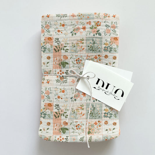 Dainty Peach Patchwork Digital Seamless Pattern