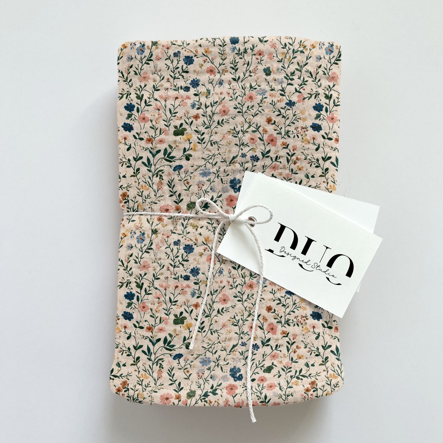 Ditsy Wildflowers Digital Seamless Pattern