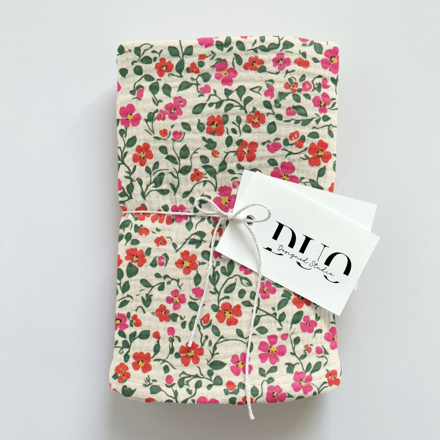 Fuchsia Ditsy Flowers Digital Seamless Pattern