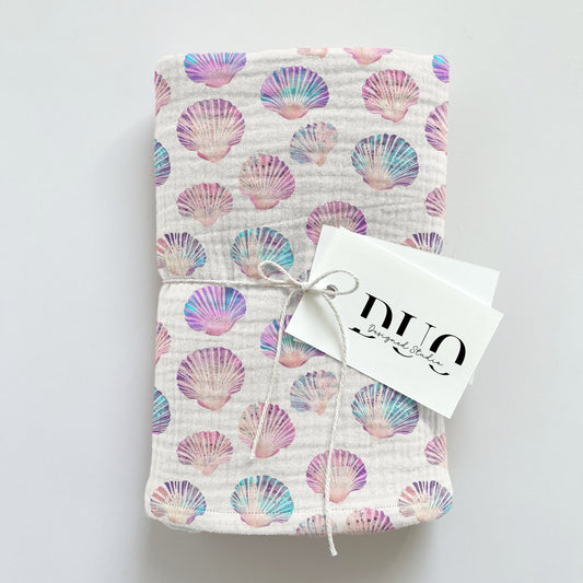 Holographic Shells Digital Seamless Pattern