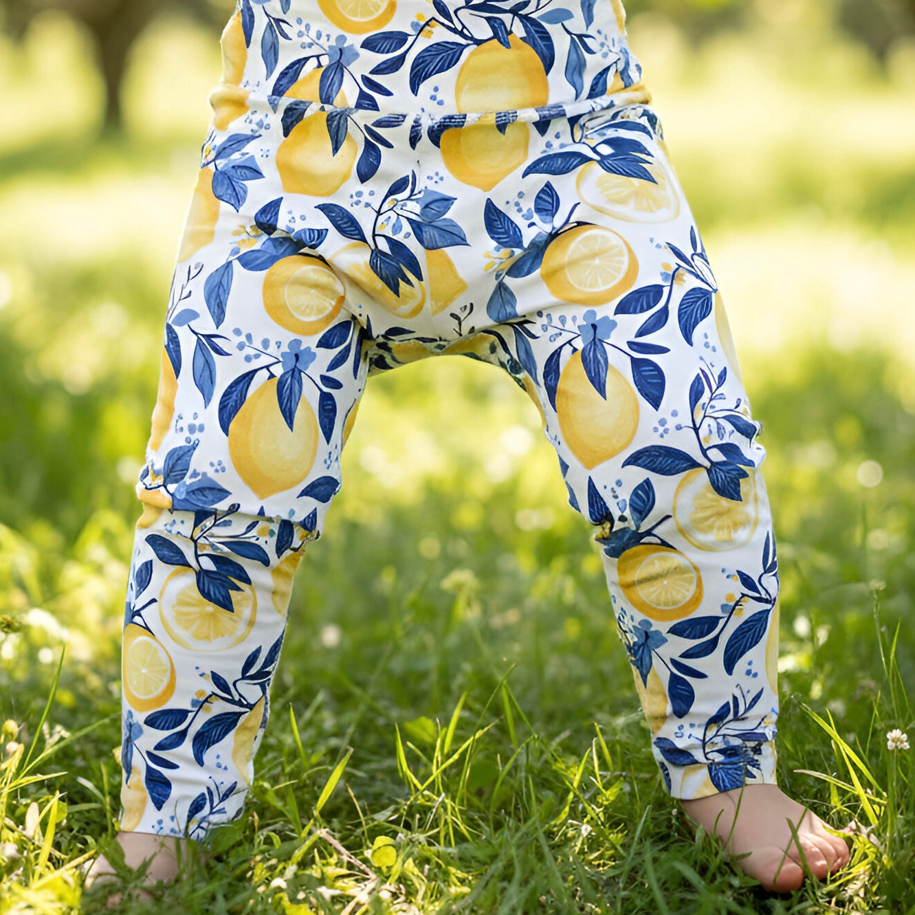 Light Lemons Digital Seamless Pattern