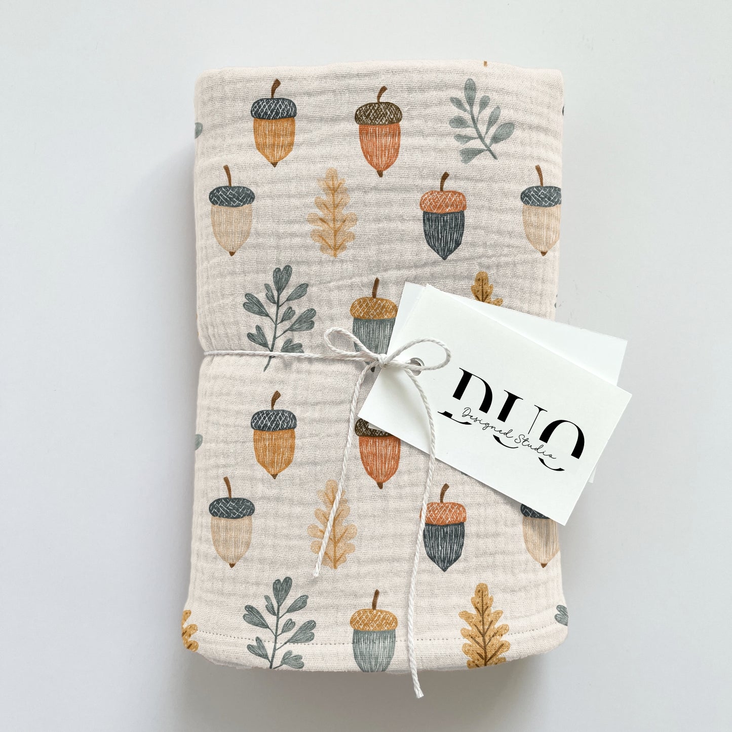 Neutral Acorns & Leaves Digital Seamless Pattern