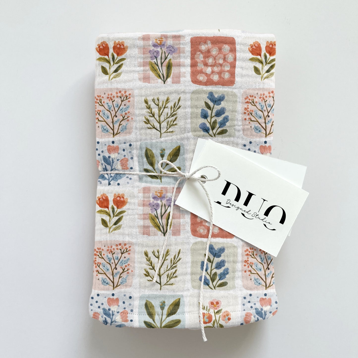 Red Patchwork Flowers Digital Seamless Pattern