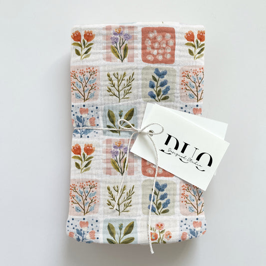 Red Patchwork Flowers Digital Seamless Pattern