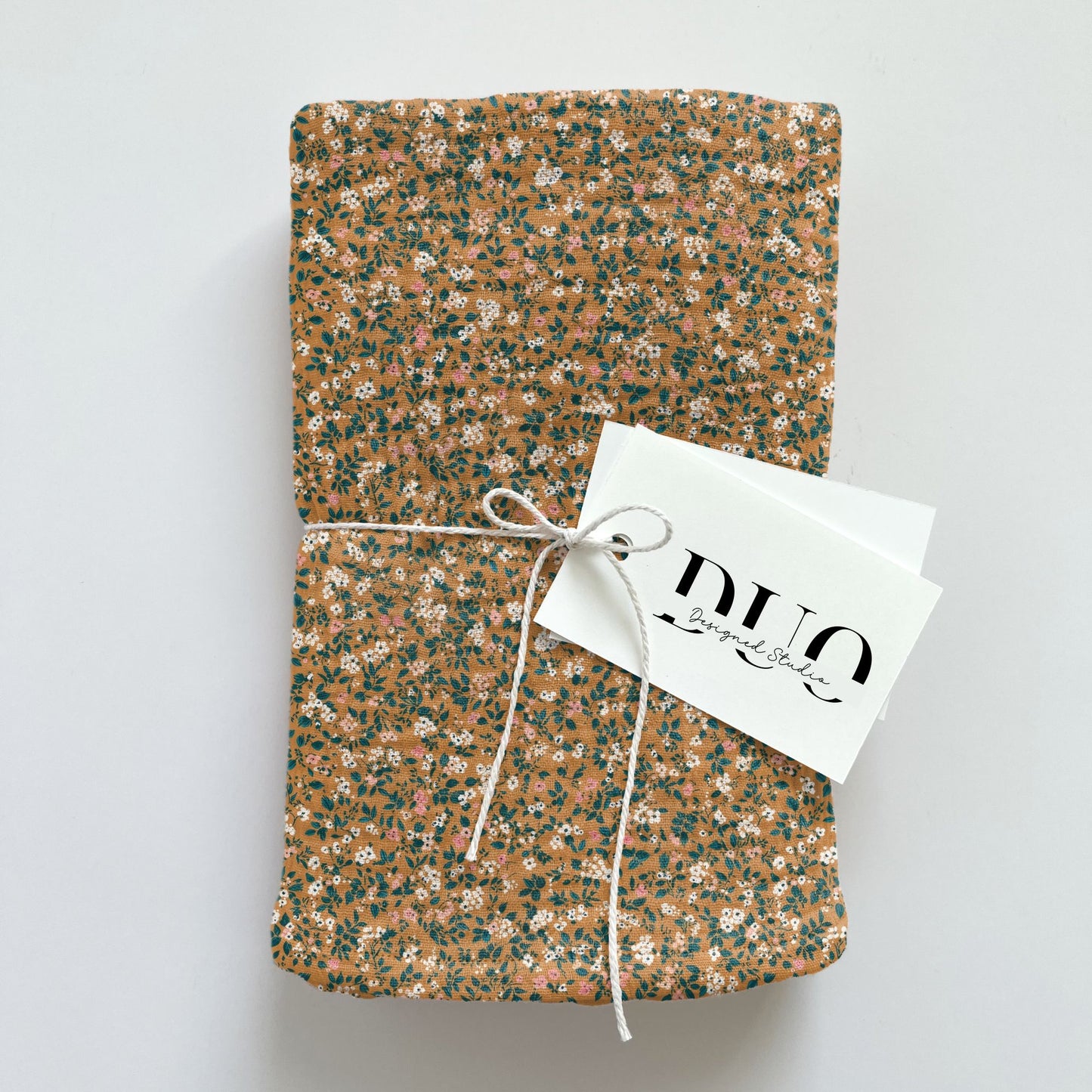 Rusty Ditsy Floral Digital Seamless Pattern