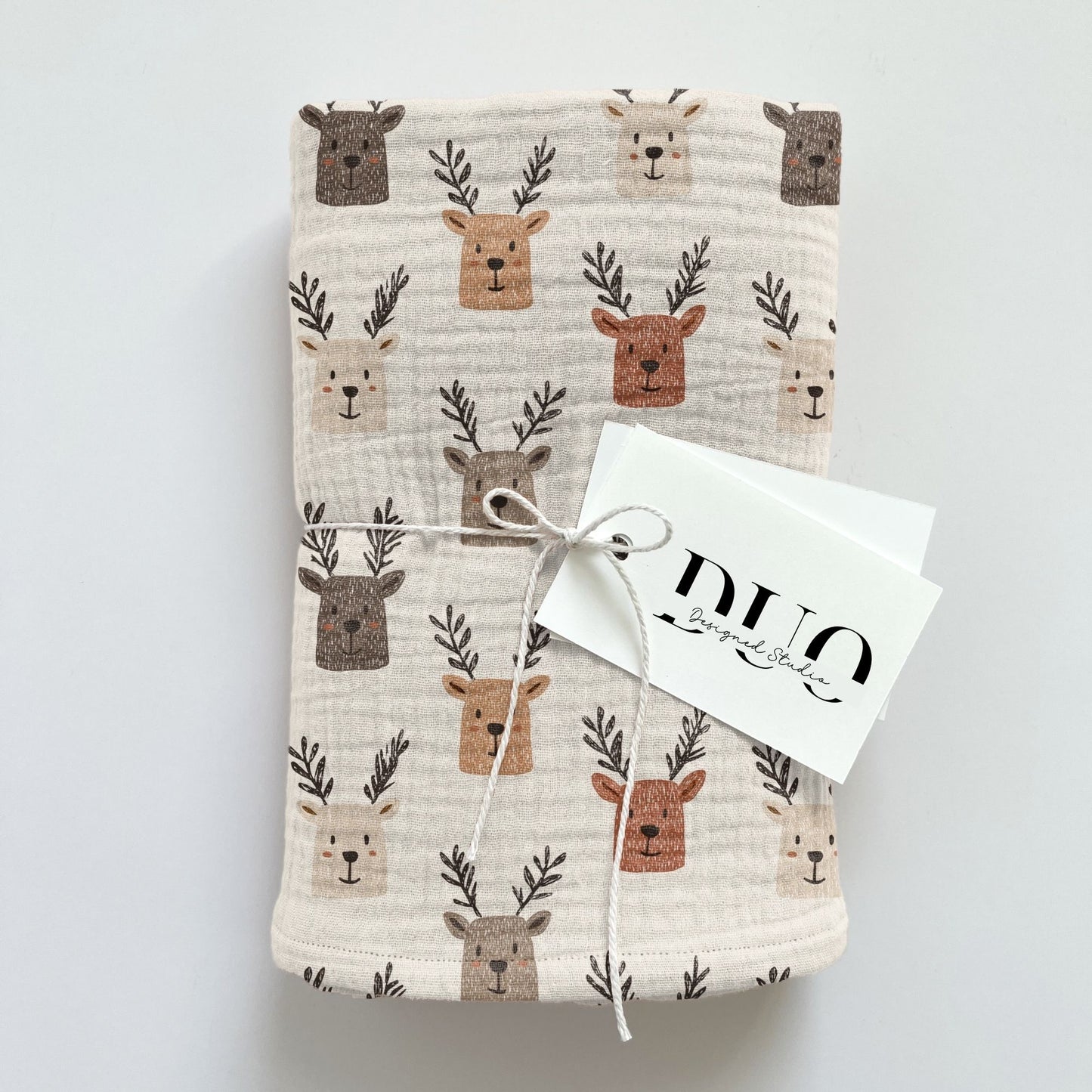Simple Reindeer Faces Digital Seamless Pattern